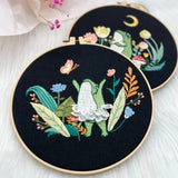 AOOKMIYA Cute Dancing Frog Flower Embroidery Kit Cross Stitch Kit with Instructions Needles Thread Kit for Craft Gift Home Decor