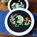 AOOKMIYA Cute Dancing Frog Flower Embroidery Kit Cross Stitch Kit with Instructions Needles Thread Kit for Craft Gift Home Decor