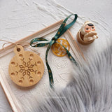 AOOKMIYA New Wooden Palette Round Snowflake Shape Watercolor Paint Tray Portable Pendant Palette Art Student Painting Supplies